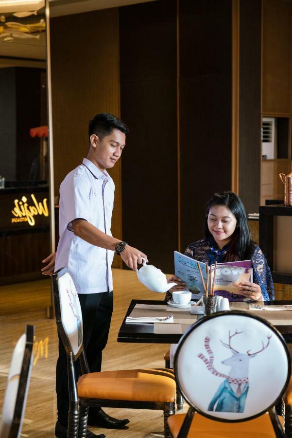 Luminor Hotel Jakarta Kota By Wh Exterior photo